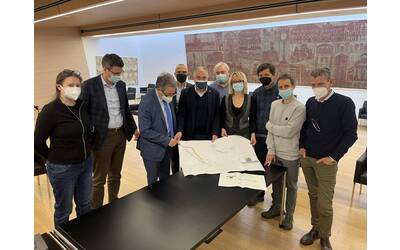 Immagine con gli amministratori dei comuni e i rappresentanti EDR