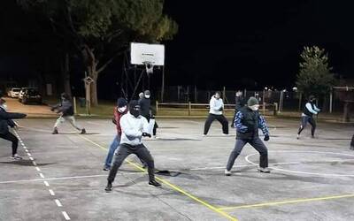 Immagine con ragazzi che fanno karate