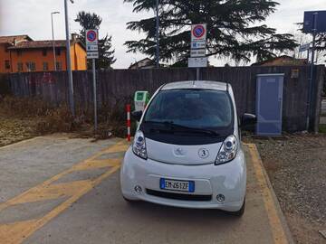 Aperte le stazioni di ricarica per auto e bici elettriche in tutti i centri del Comune