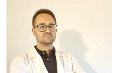 Immagine con la foto del dottor Simone Pfeiffer
