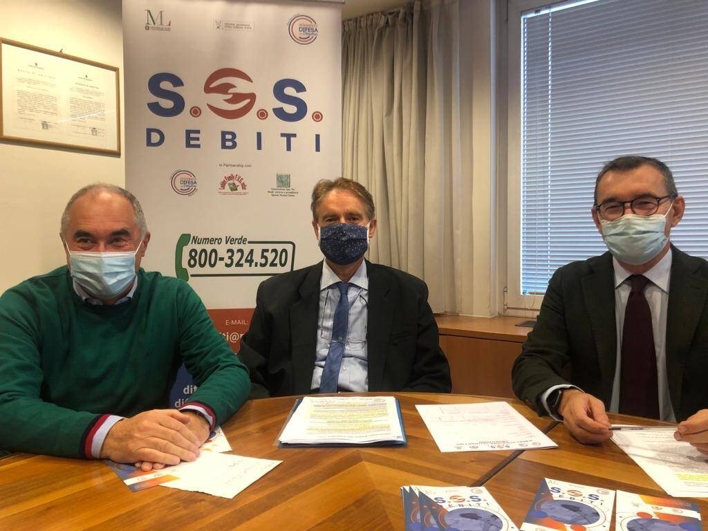 Sindaco assessore Cucci e Presidente Englaro seduti al tavolo