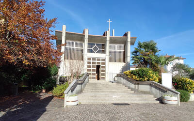 Immagine con la facciata della chiesa di Branco
