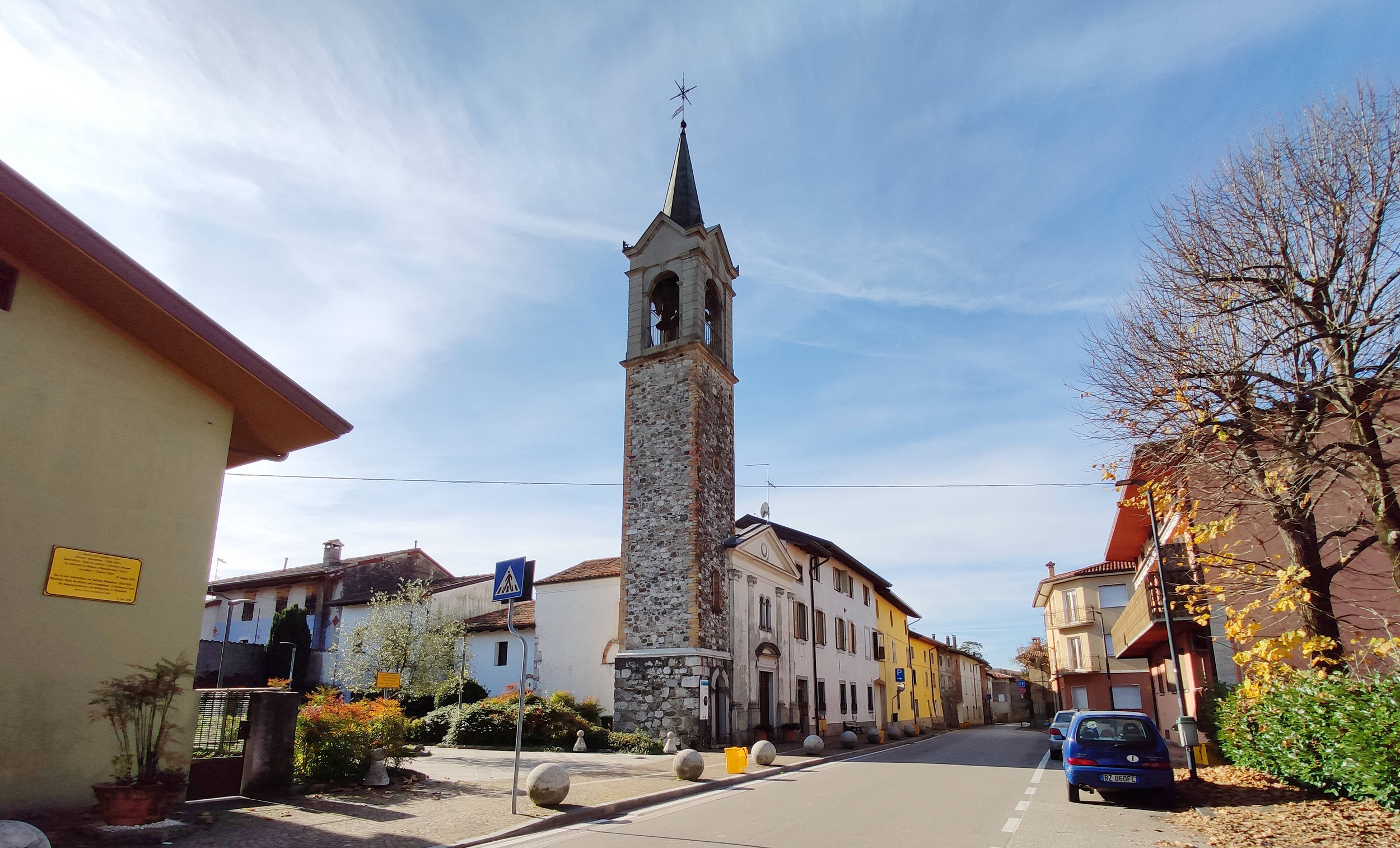 Immagine con la chiesa antica di Branco