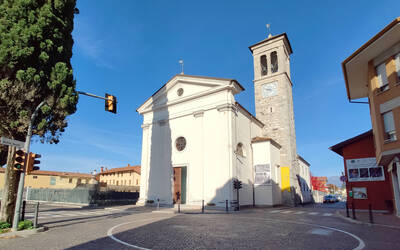 Immagine con la facciata della chiesa di Cavalicco