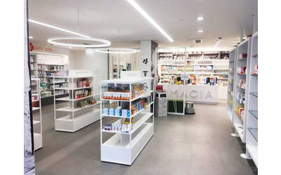Immagine con interno della nuova farmacia