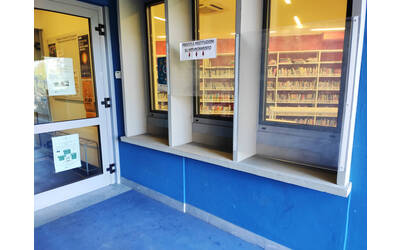 Immagine con finestra della biblioteca