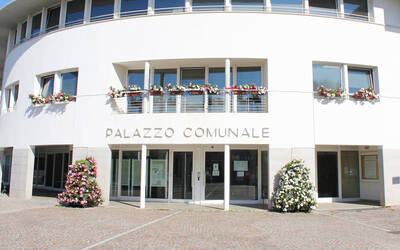 Immagine con la facciata del Municipio
