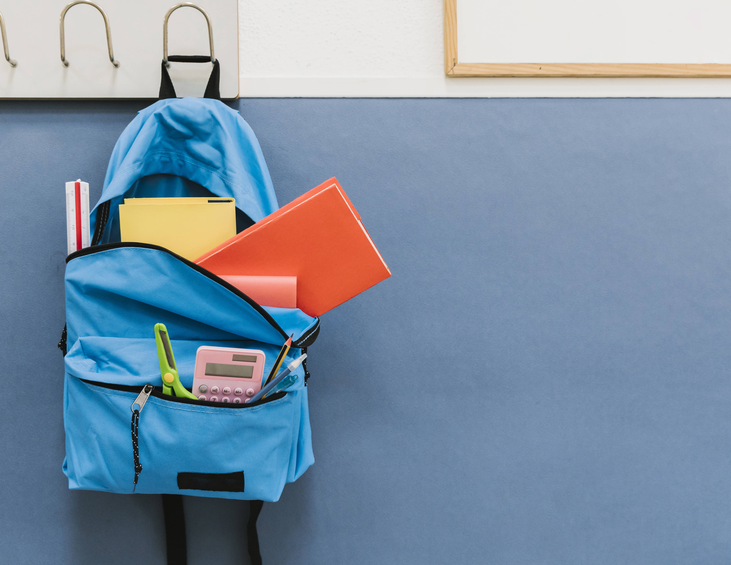 zaino e materiale scolastico